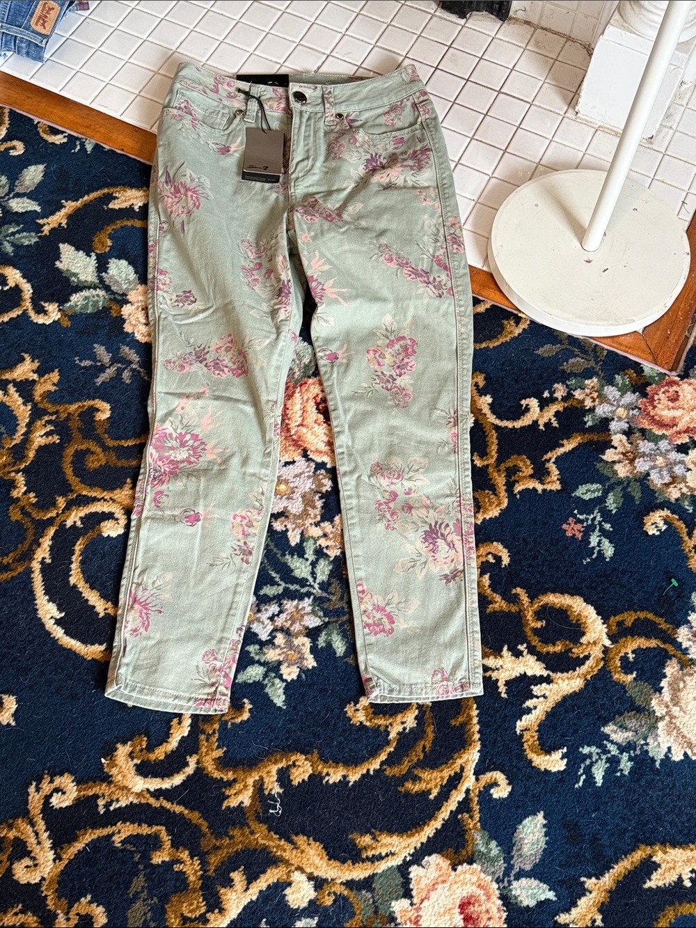 Seven7 High Rise‎ Ankle SkinnyFloral Jeans. NWT . Retail 69.